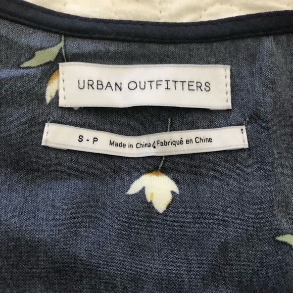 Urban Outfitters Navy Floral Romper - Picture 4 of 6